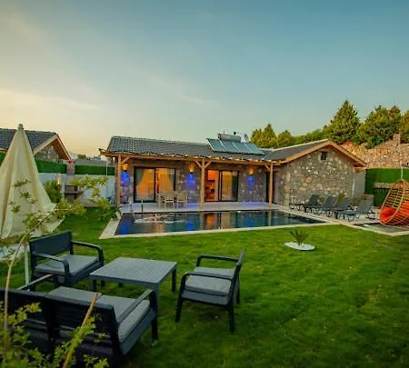 Ege & Yigit & Yagiz - Happy Villalari