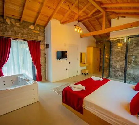 Ege & Yigit & Yagiz - Happy Villalari 페티예