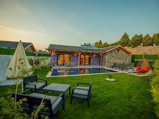 Ege & Yigit & Yagiz - Happy Villalari