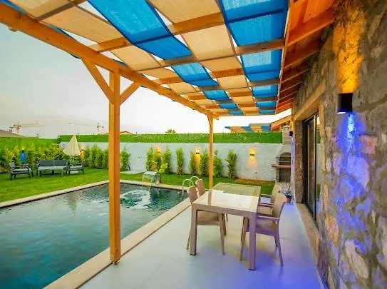 Ege & Yigit & Yagiz - Happy Villalari