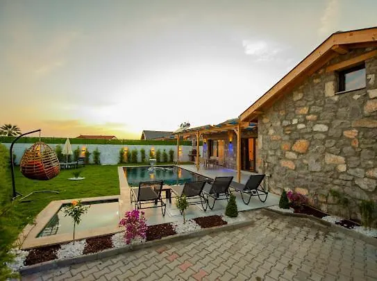 Vila Ege & Yigit & Yagiz - Happy Villalari