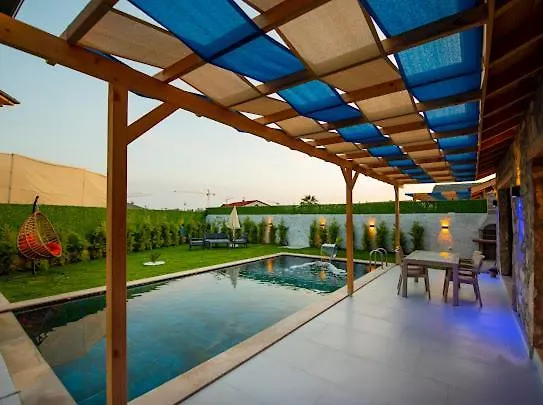 Ege & Yigit & Yagiz - Happy Villalari *