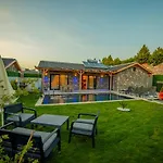 Ege & Yigit & Yagiz - Happy Villalari